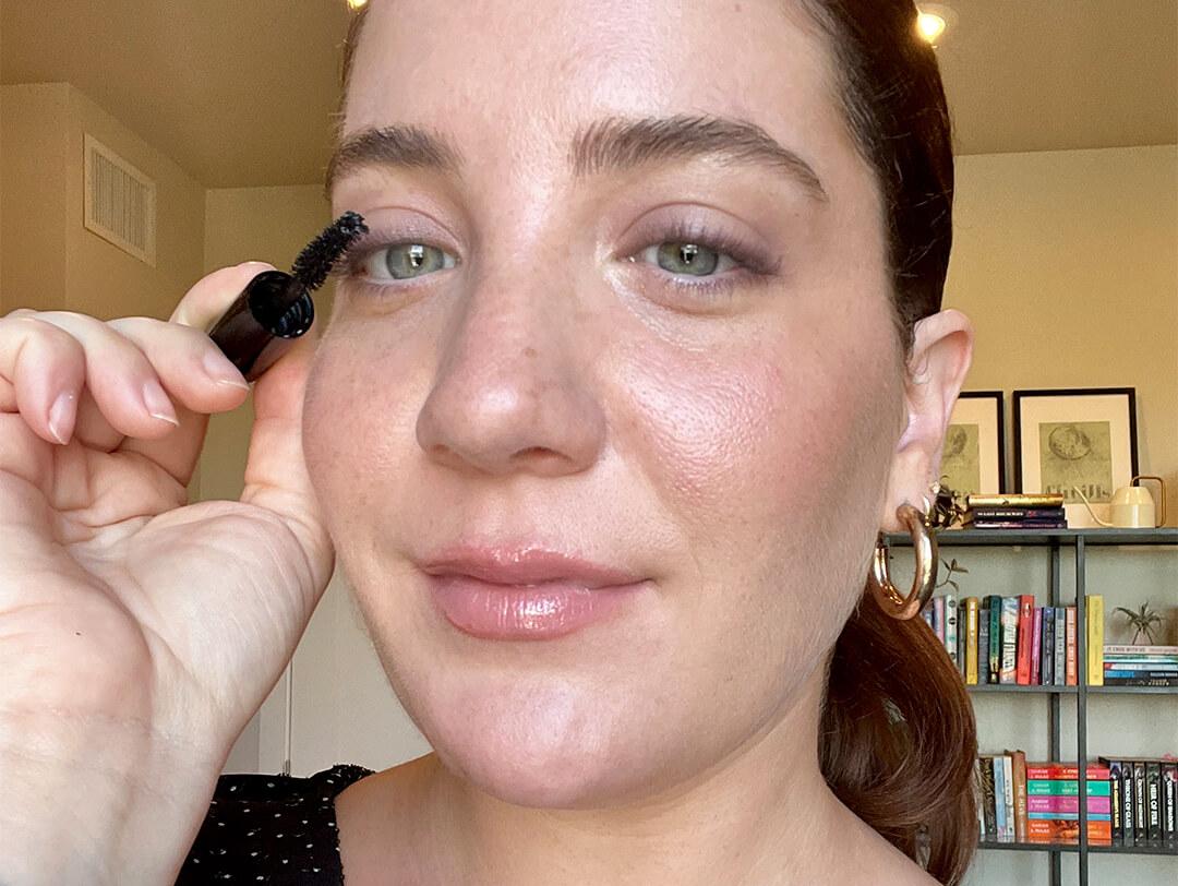 Close-up of Maddie Aberman applying BENEFIT COSMETICS Fan Fest Mascara